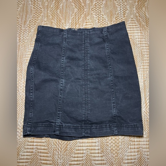 Free People Women's Modern Femme Mini Skirt Black Denim, Size 2, Great Condition - Picture 1 of 7